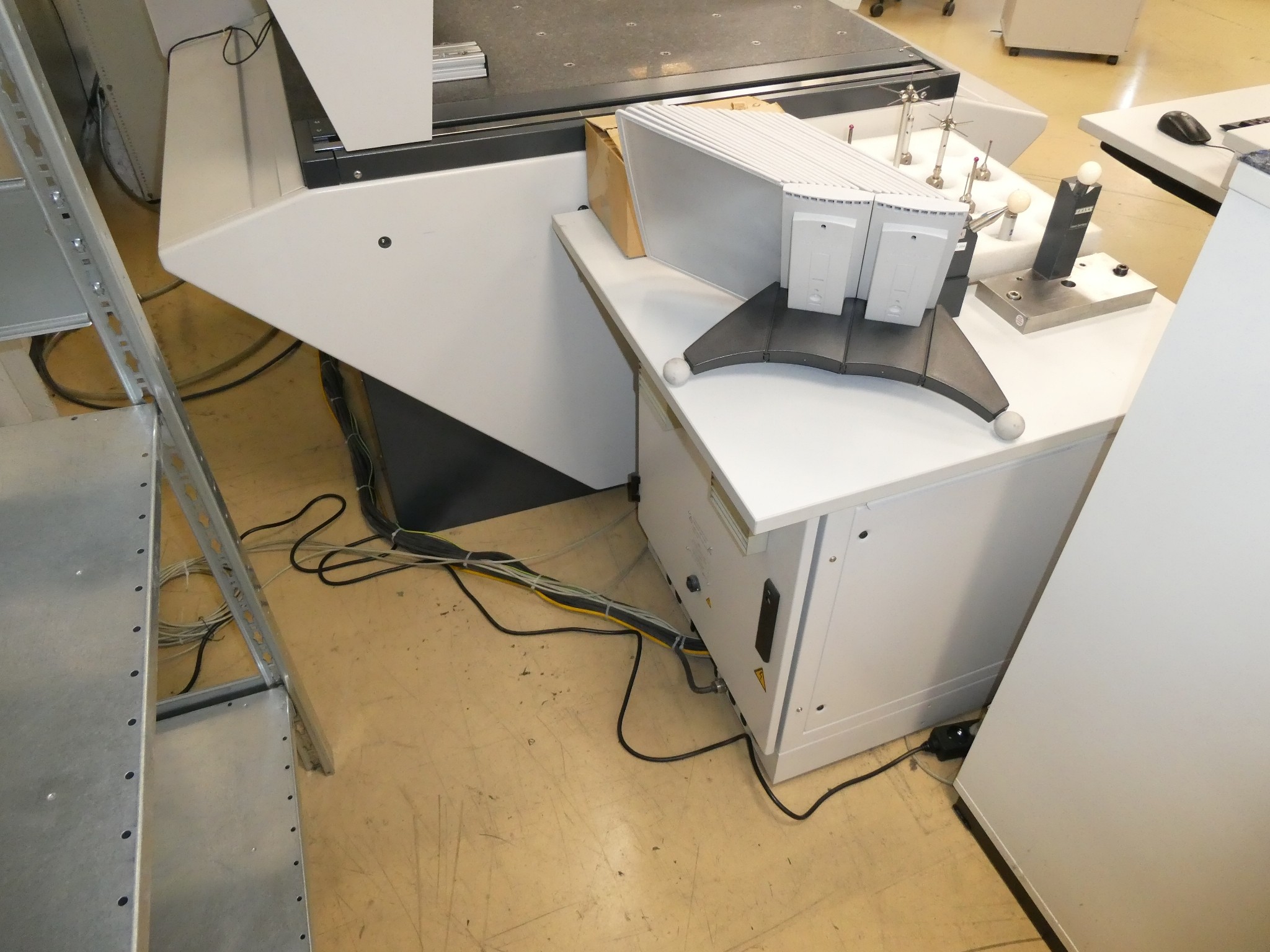 2 aukcje internetowe narzędzi, wykrawarek i urządzeń peryferyjnych-9