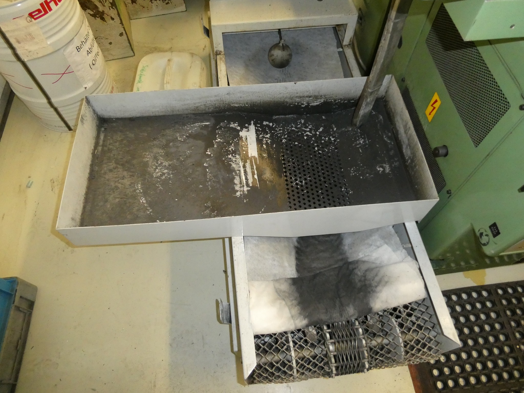 2 aukcje internetowe narzędzi, wykrawarek i urządzeń peryferyjnych-8