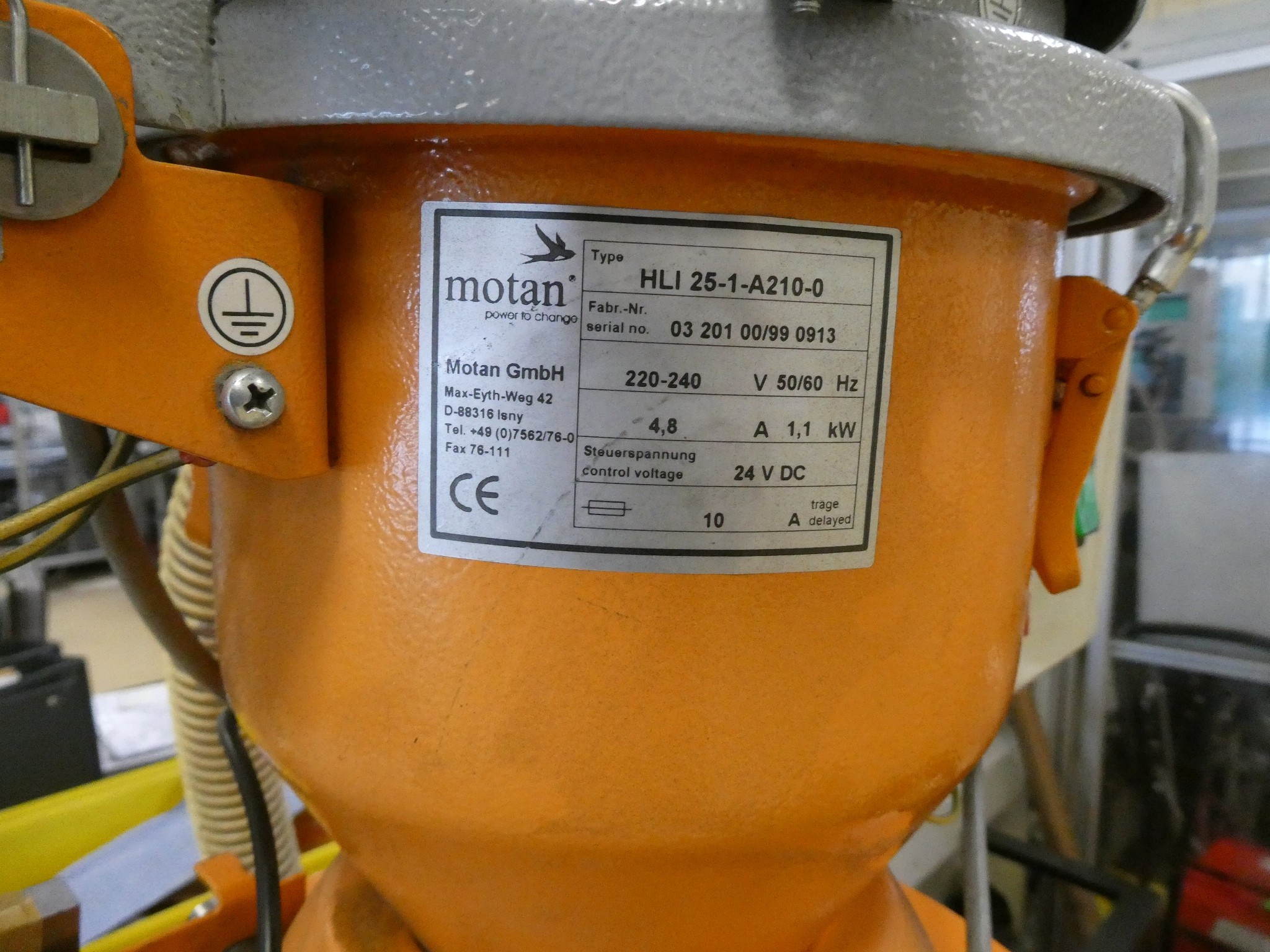 2 aukcje internetowe narzędzi, wykrawarek i urządzeń peryferyjnych-14