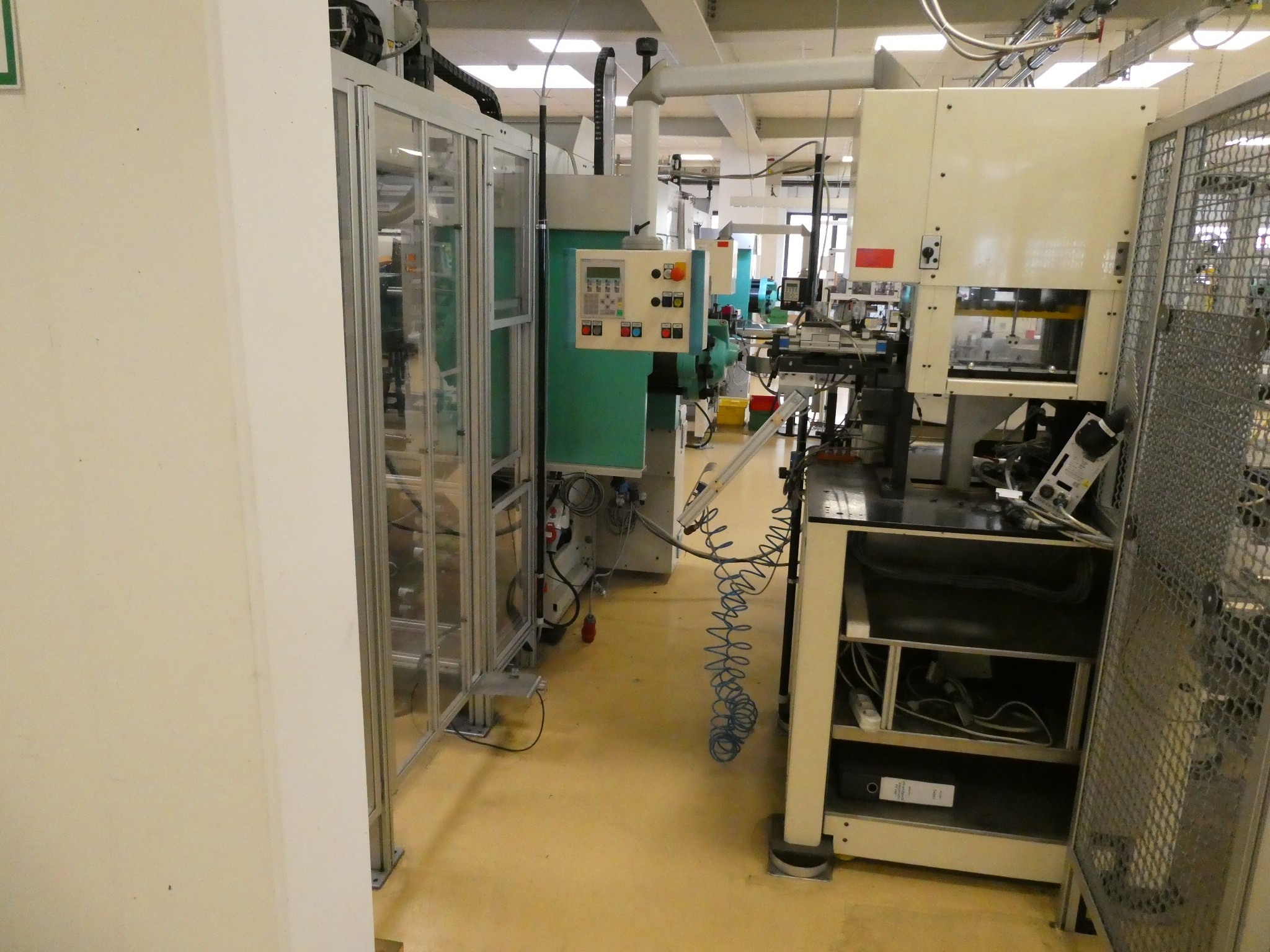 2 aukcje internetowe narzędzi, wykrawarek i urządzeń peryferyjnych-21