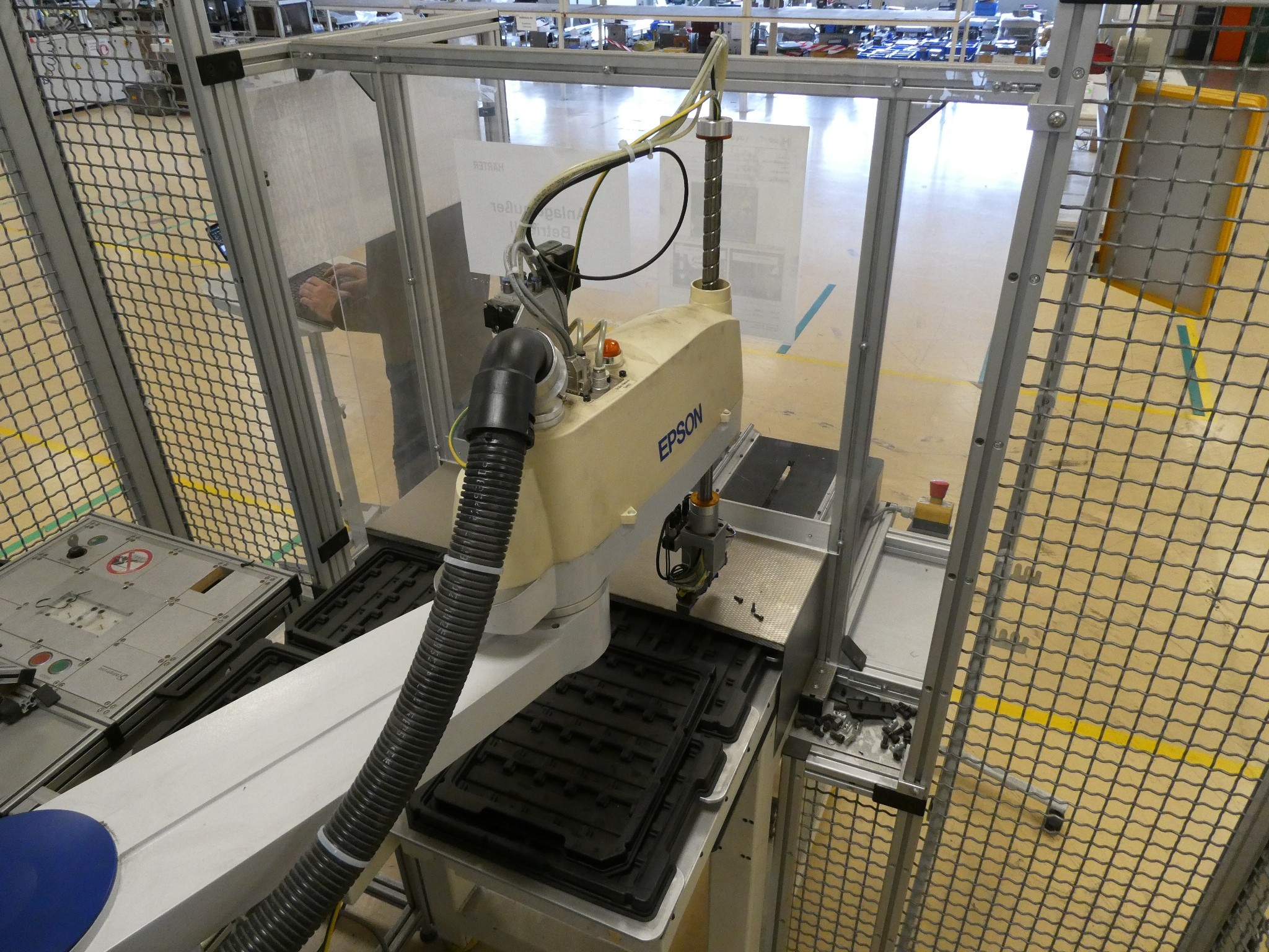 2 aukcje internetowe narzędzi, wykrawarek i urządzeń peryferyjnych-23