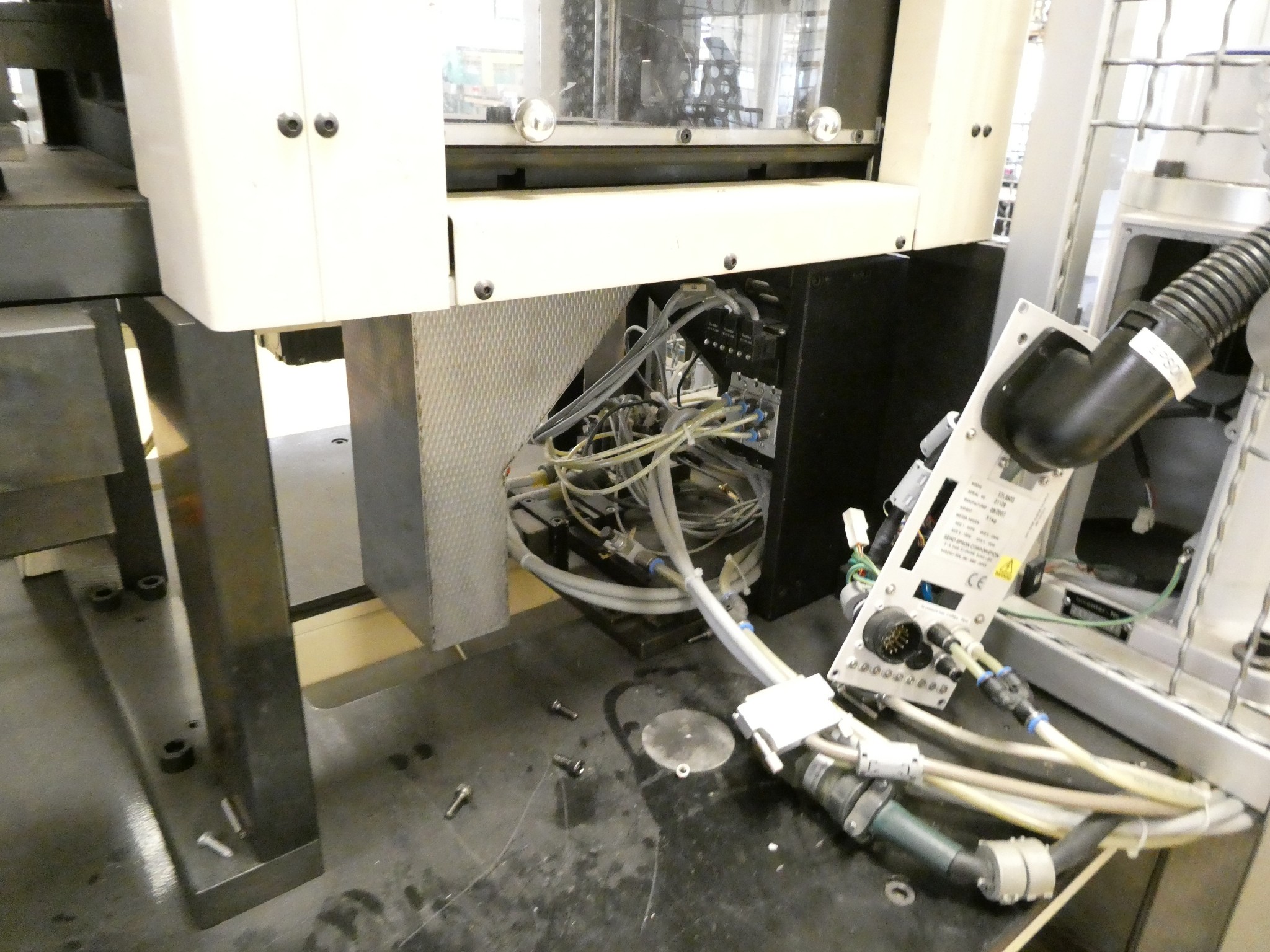 2 aukcje internetowe narzędzi, wykrawarek i urządzeń peryferyjnych-26