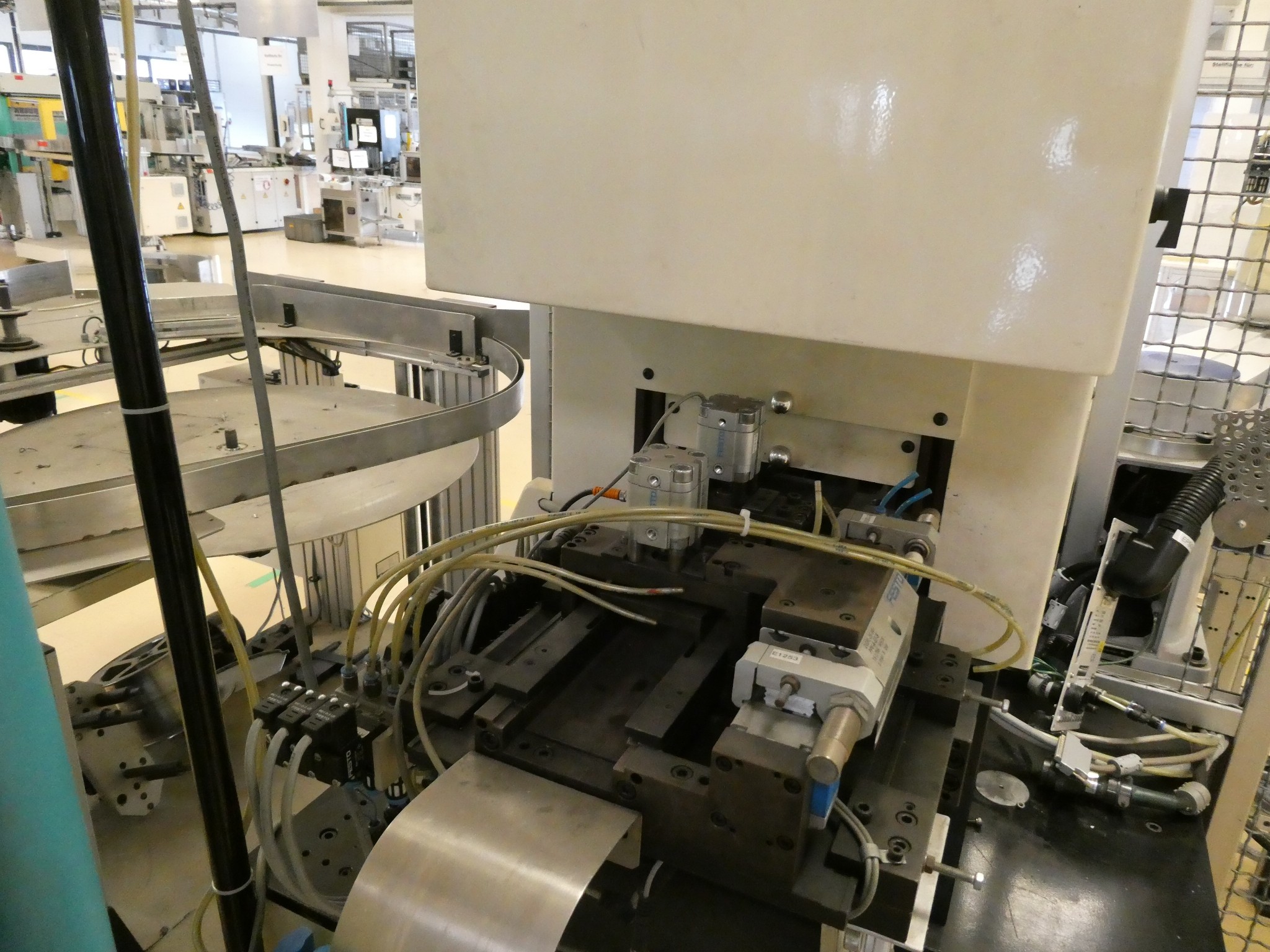 2 aukcje internetowe narzędzi, wykrawarek i urządzeń peryferyjnych-27