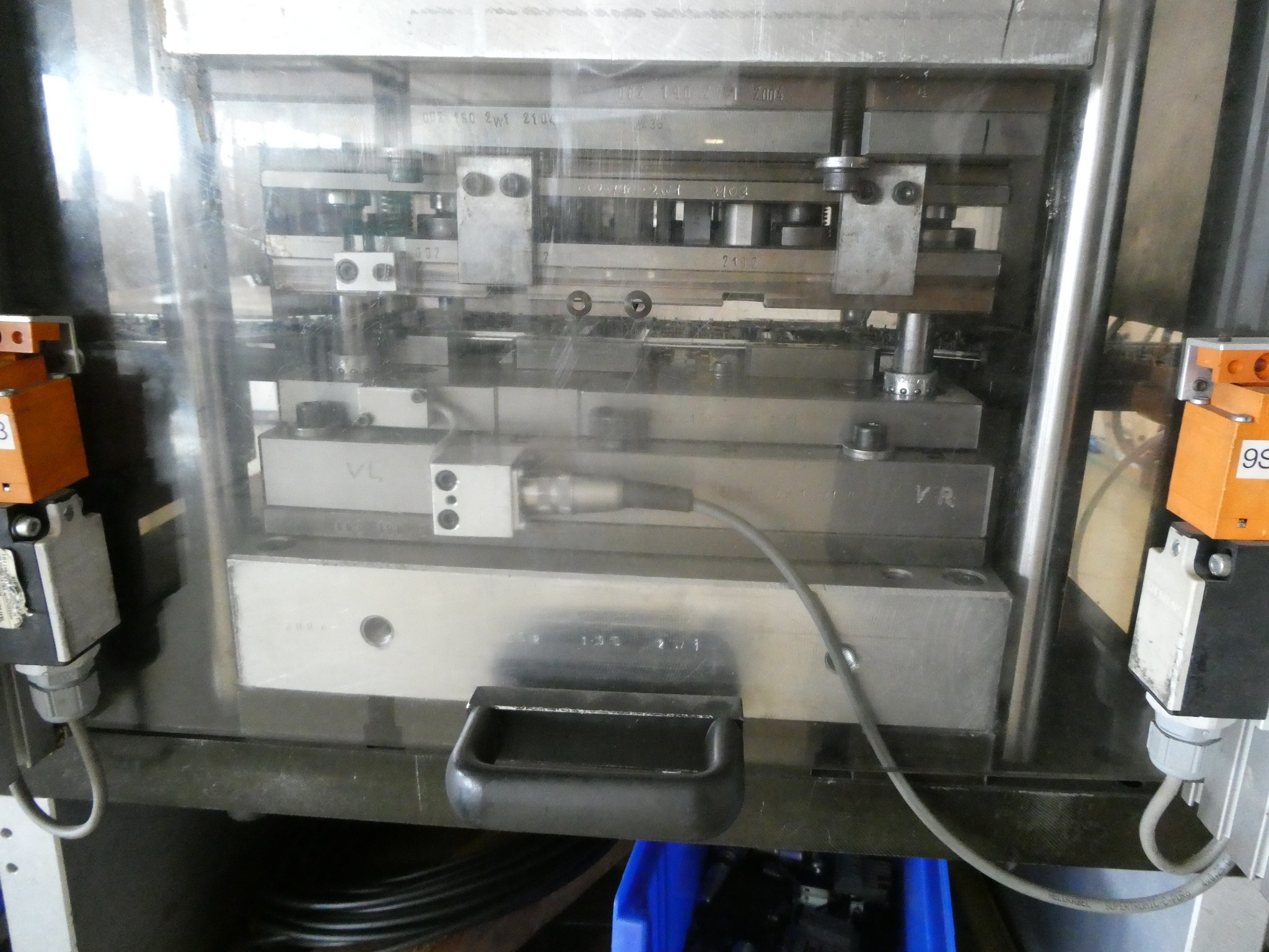 2 ventes aux enchères en ligne de machines-outils, poinçonneuses et périphériques-7