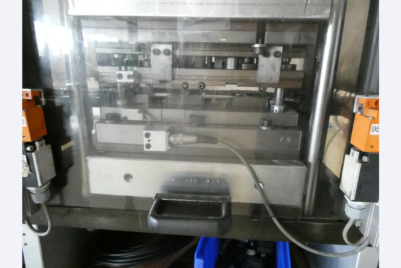 2 online veilingen van gereedschap, ponsmachines en randapparatuur-7