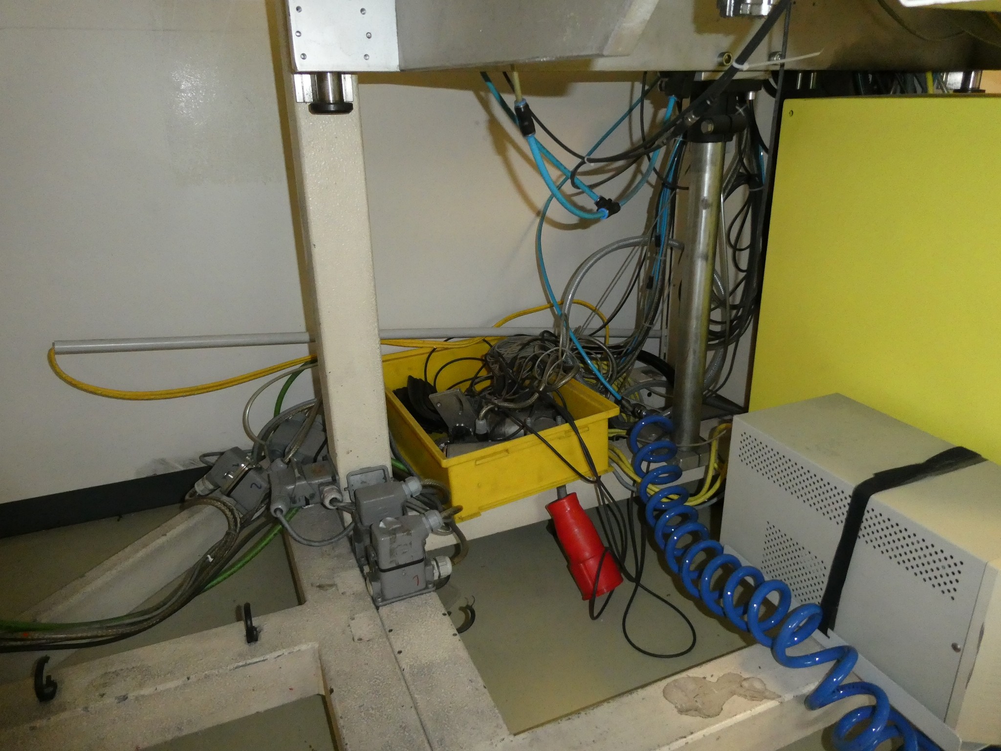 2 online aukce nářadí, děrovacích strojů a periferií-10