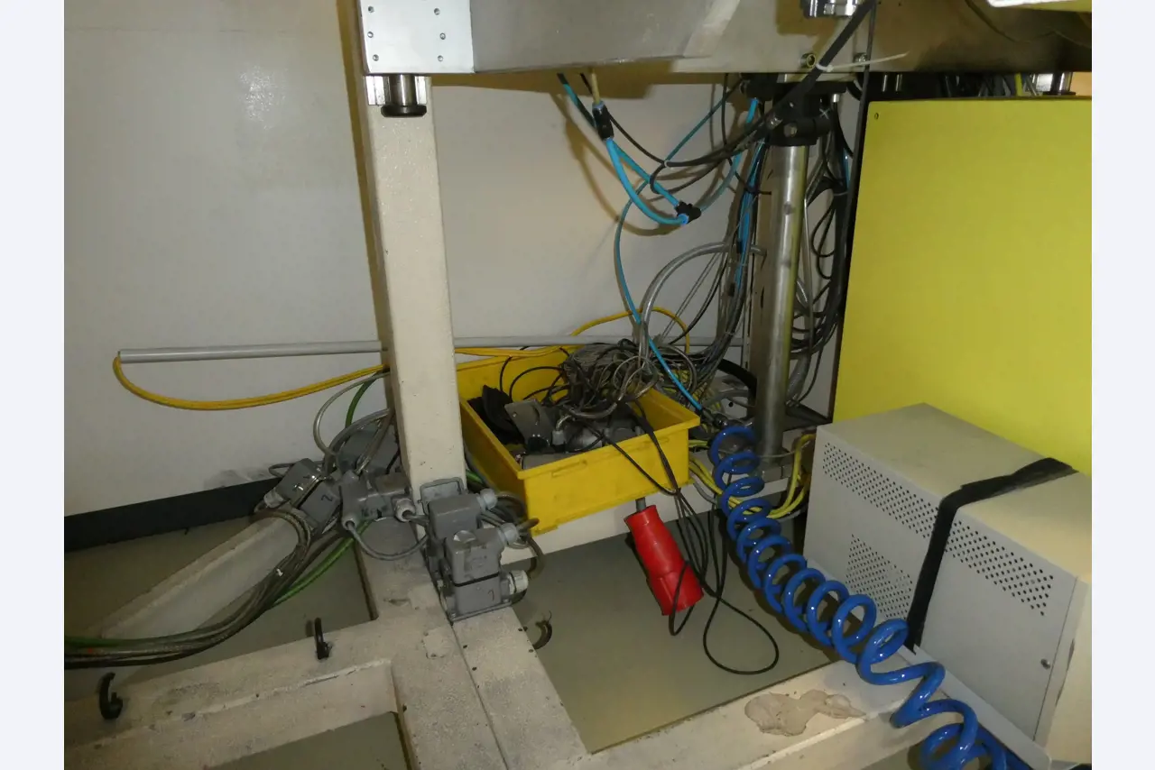 2 Online auctions of tools, punching machines and peripherals-10