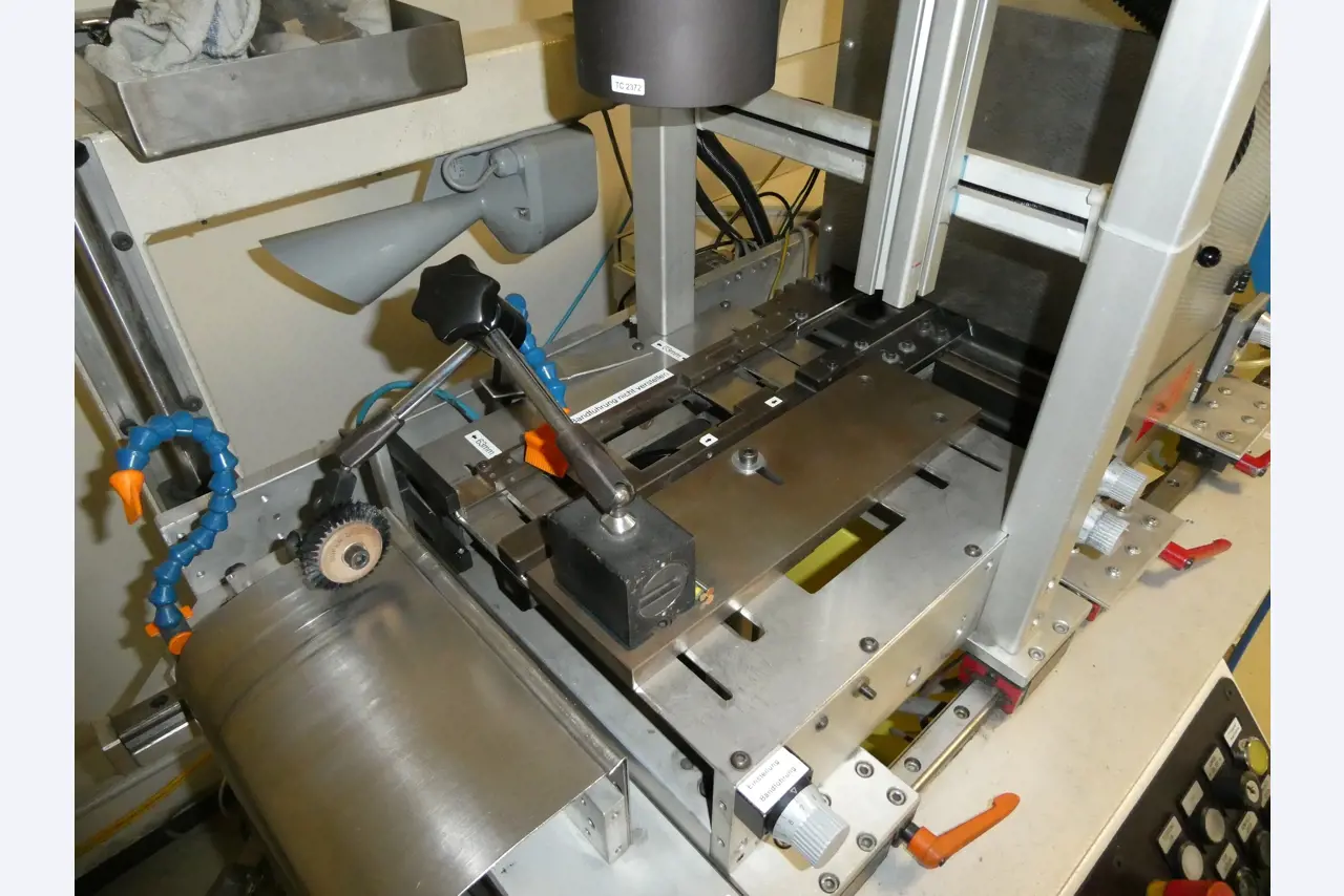 2 Online auctions of tools, punching machines and peripherals-6