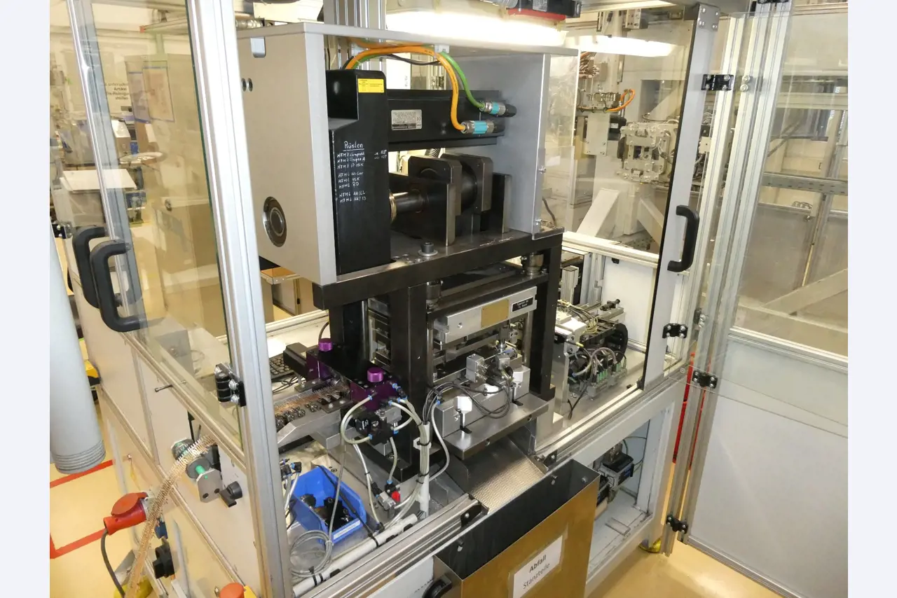 2 online veilingen van gereedschap, ponsmachines en randapparatuur-24