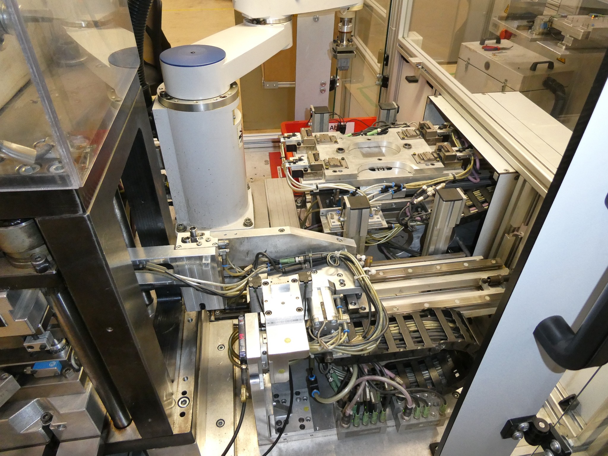 2 ventes aux enchères en ligne de machines-outils, poinçonneuses et périphériques-25