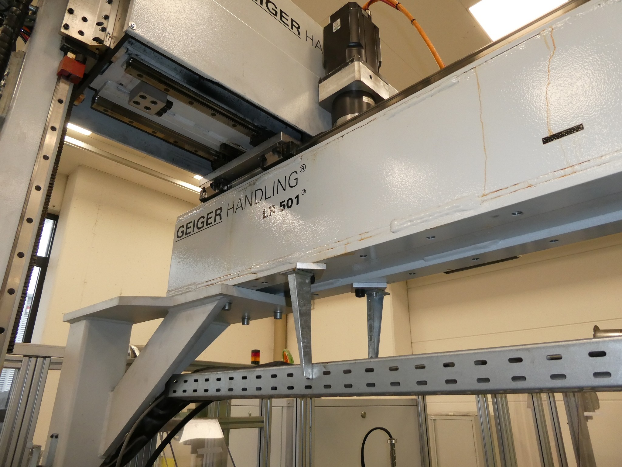 2 ventes aux enchères en ligne de machines-outils, poinçonneuses et périphériques-19