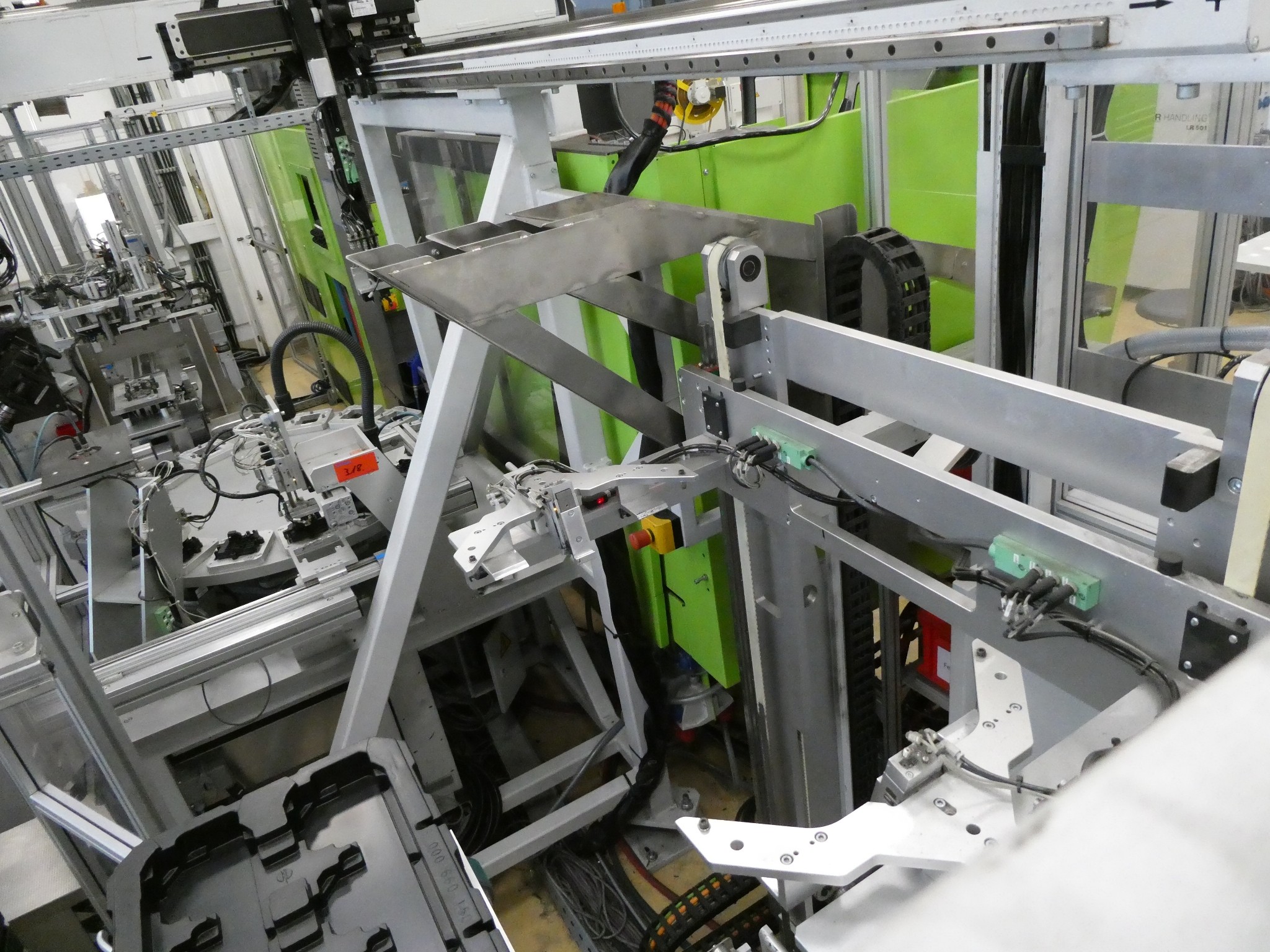 2 ventes aux enchères en ligne de machines-outils, poinçonneuses et périphériques-33