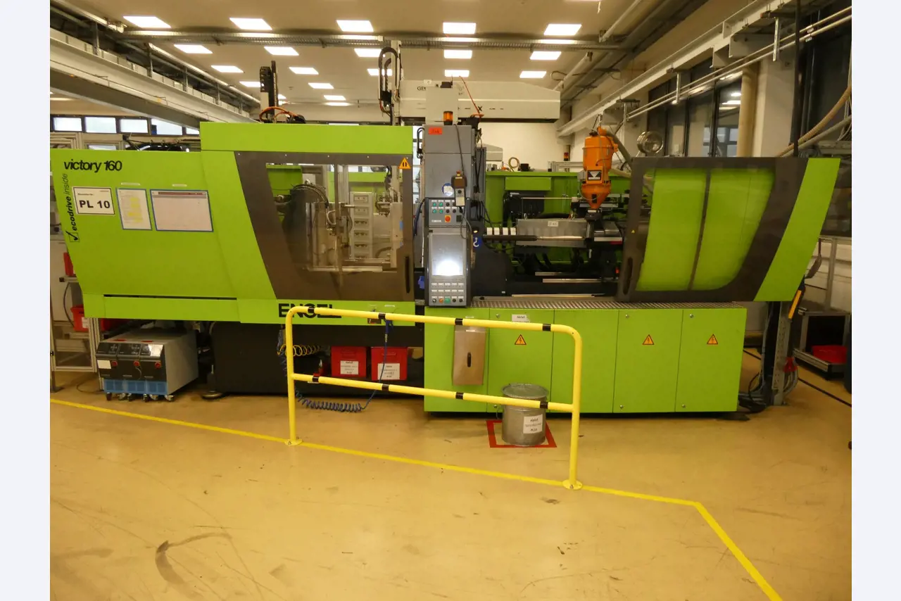 2 online veilingen van gereedschap, ponsmachines en randapparatuur-1