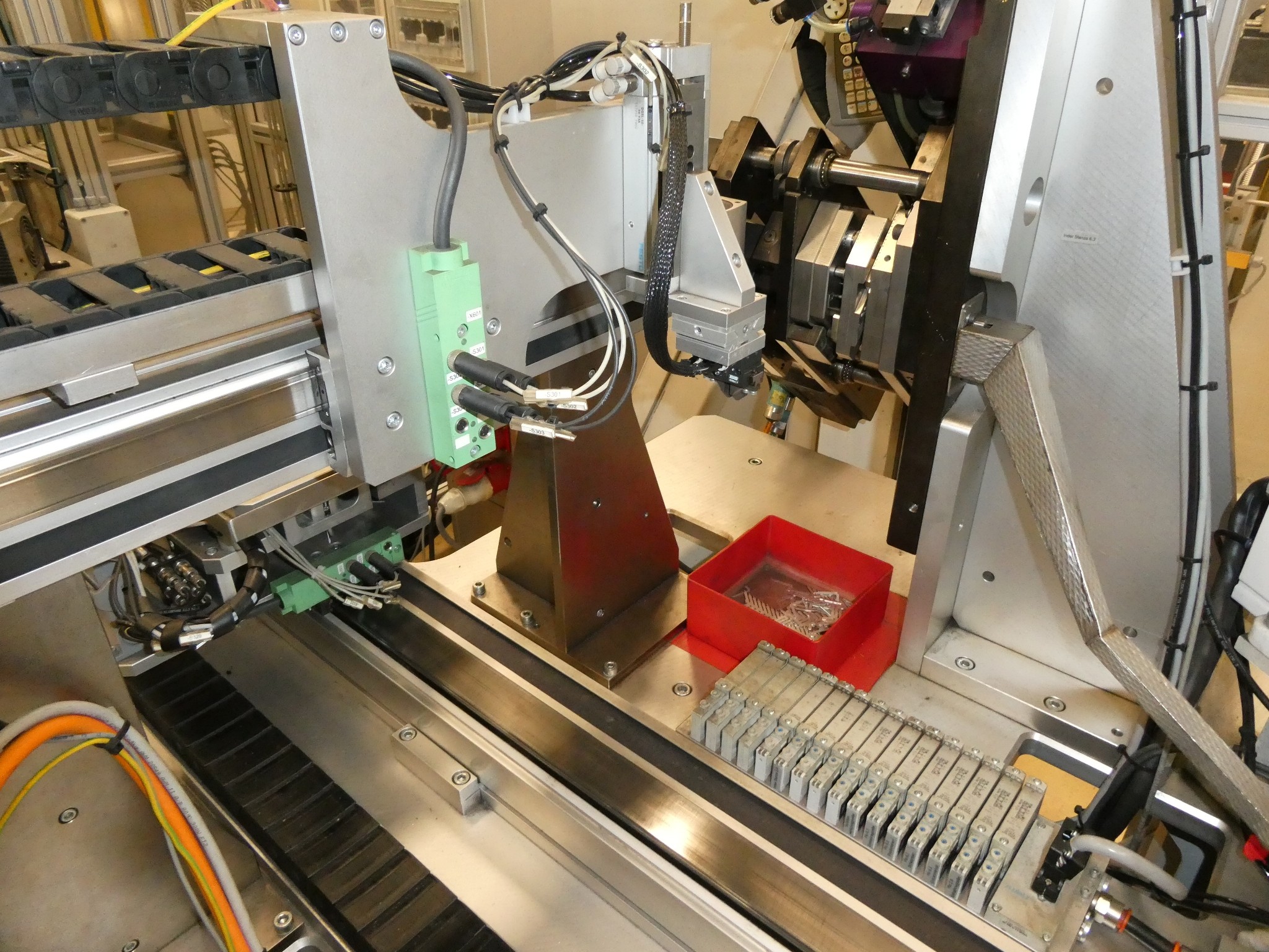 2 ventes aux enchères en ligne de machines-outils, poinçonneuses et périphériques-24