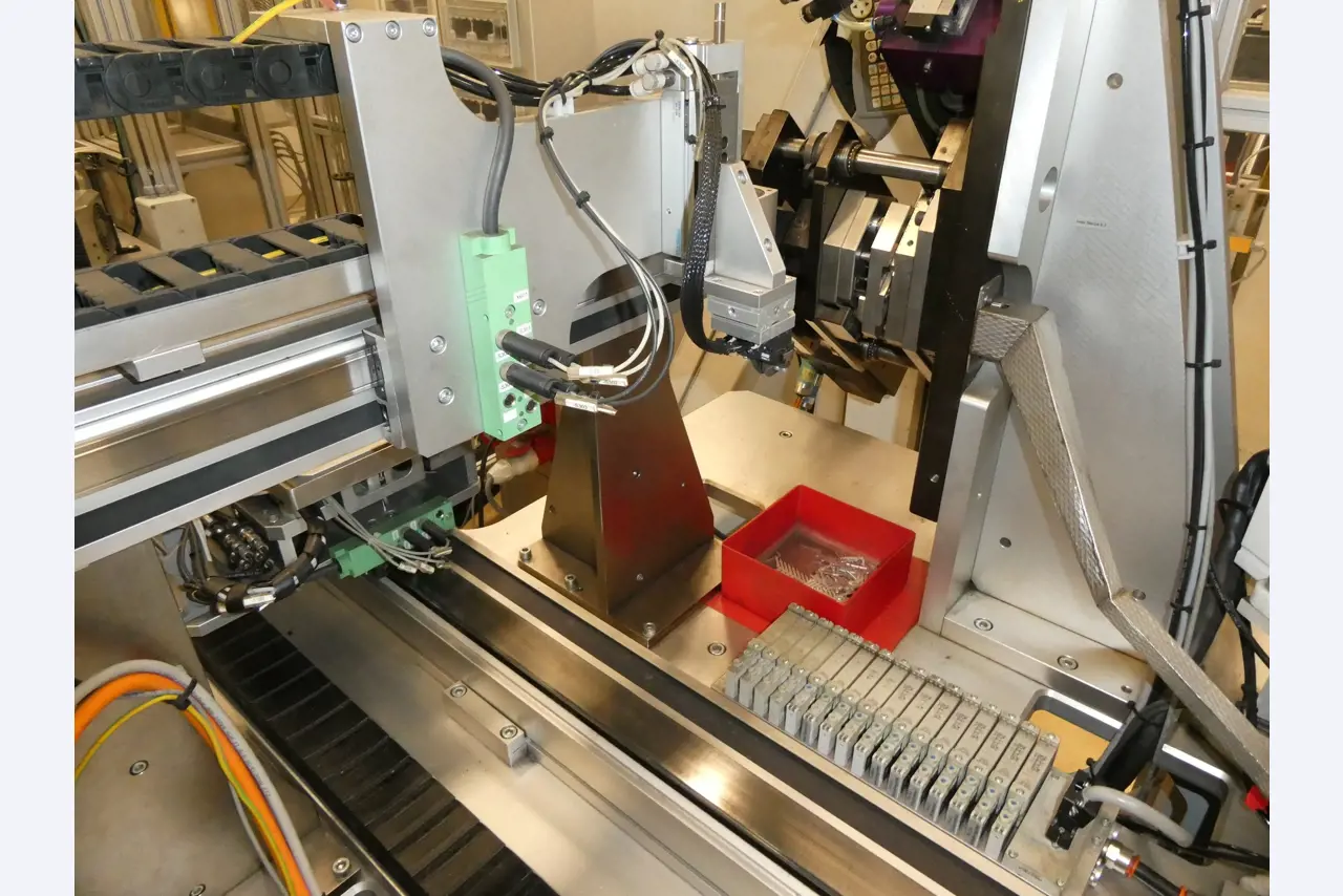 2 online veilingen van gereedschap, ponsmachines en randapparatuur-24