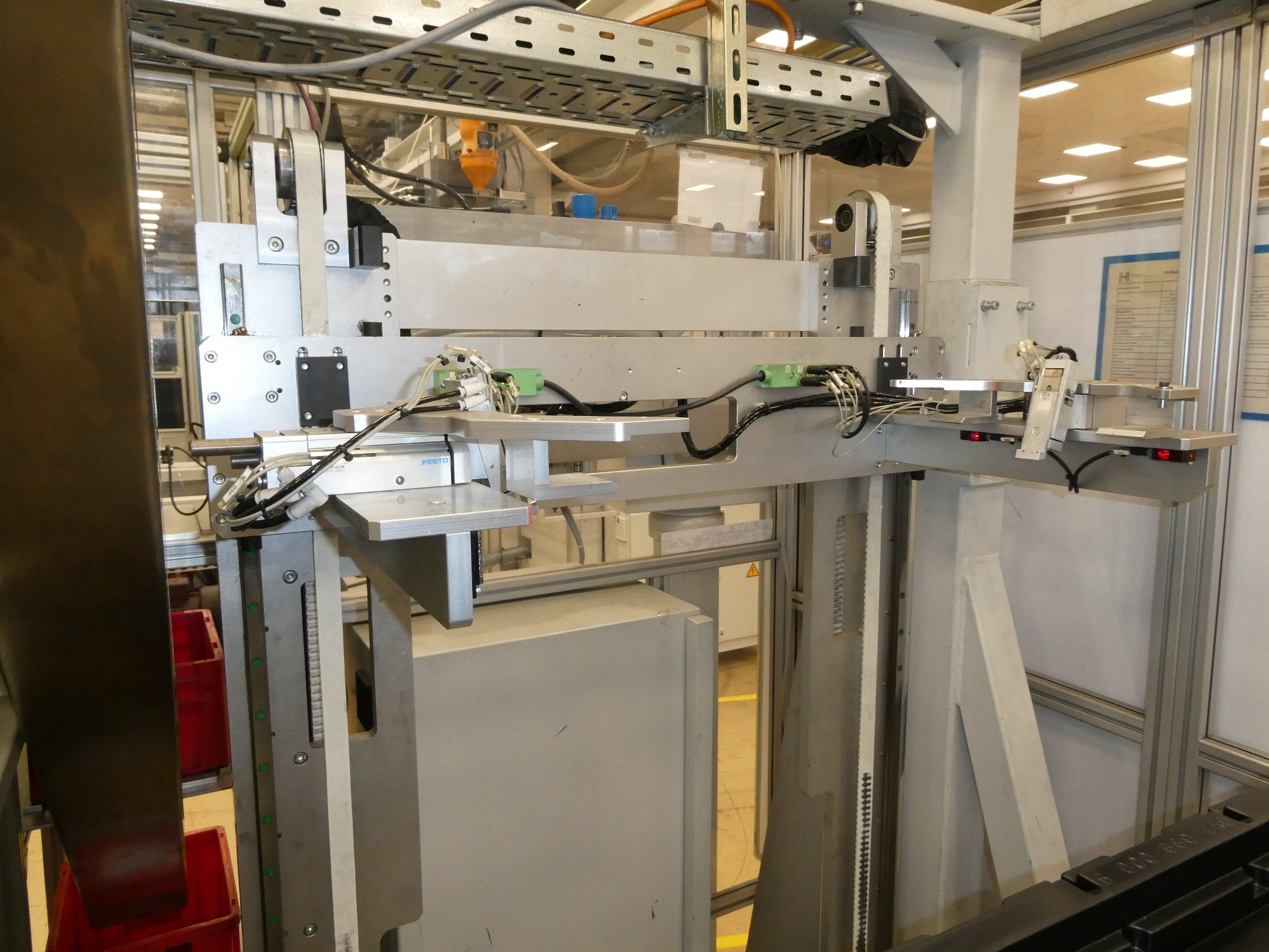 2 ventes aux enchères en ligne de machines-outils, poinçonneuses et périphériques-36