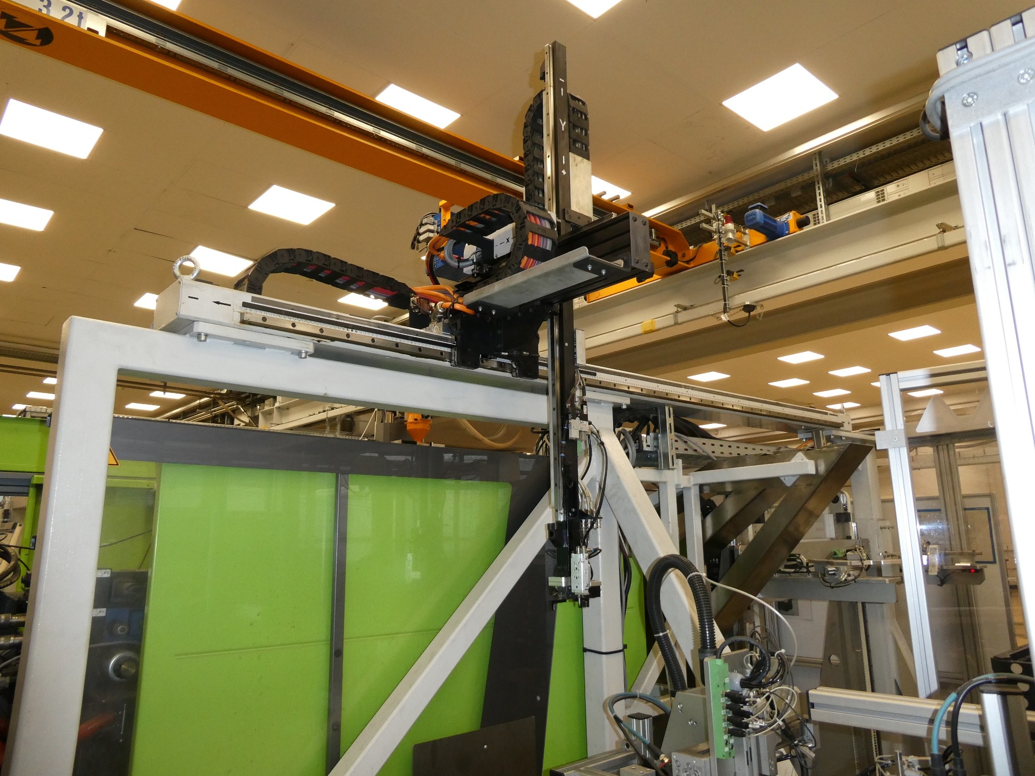 2 ventes aux enchères en ligne de machines-outils, poinçonneuses et périphériques-44