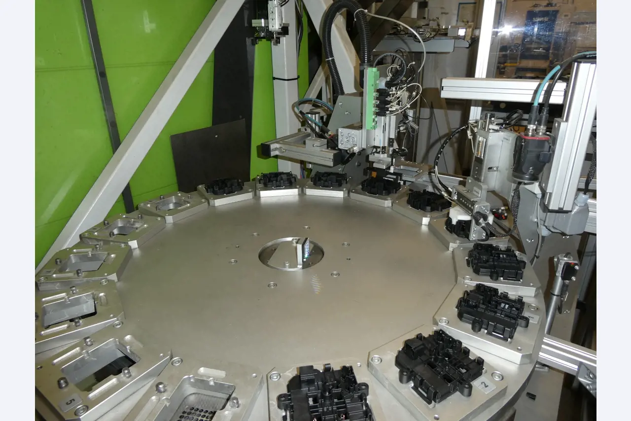 2 online veilingen van gereedschap, ponsmachines en randapparatuur-50