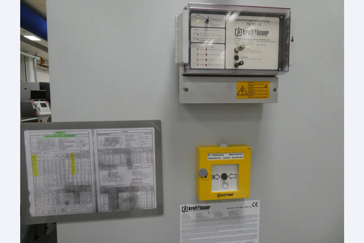 2 online veilingen van gereedschap, ponsmachines en randapparatuur-12