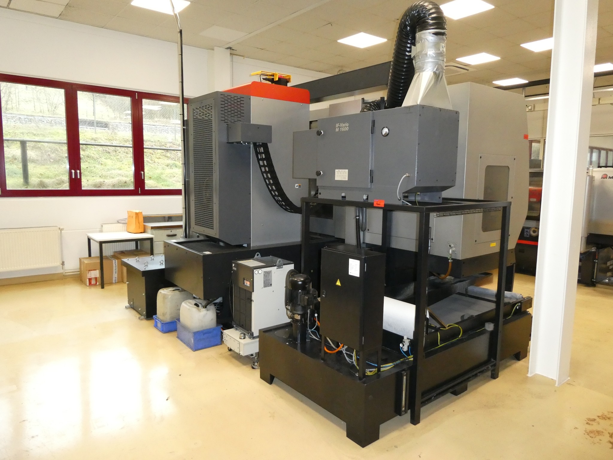 2 ventes aux enchères en ligne de machines-outils, poinçonneuses et périphériques-11