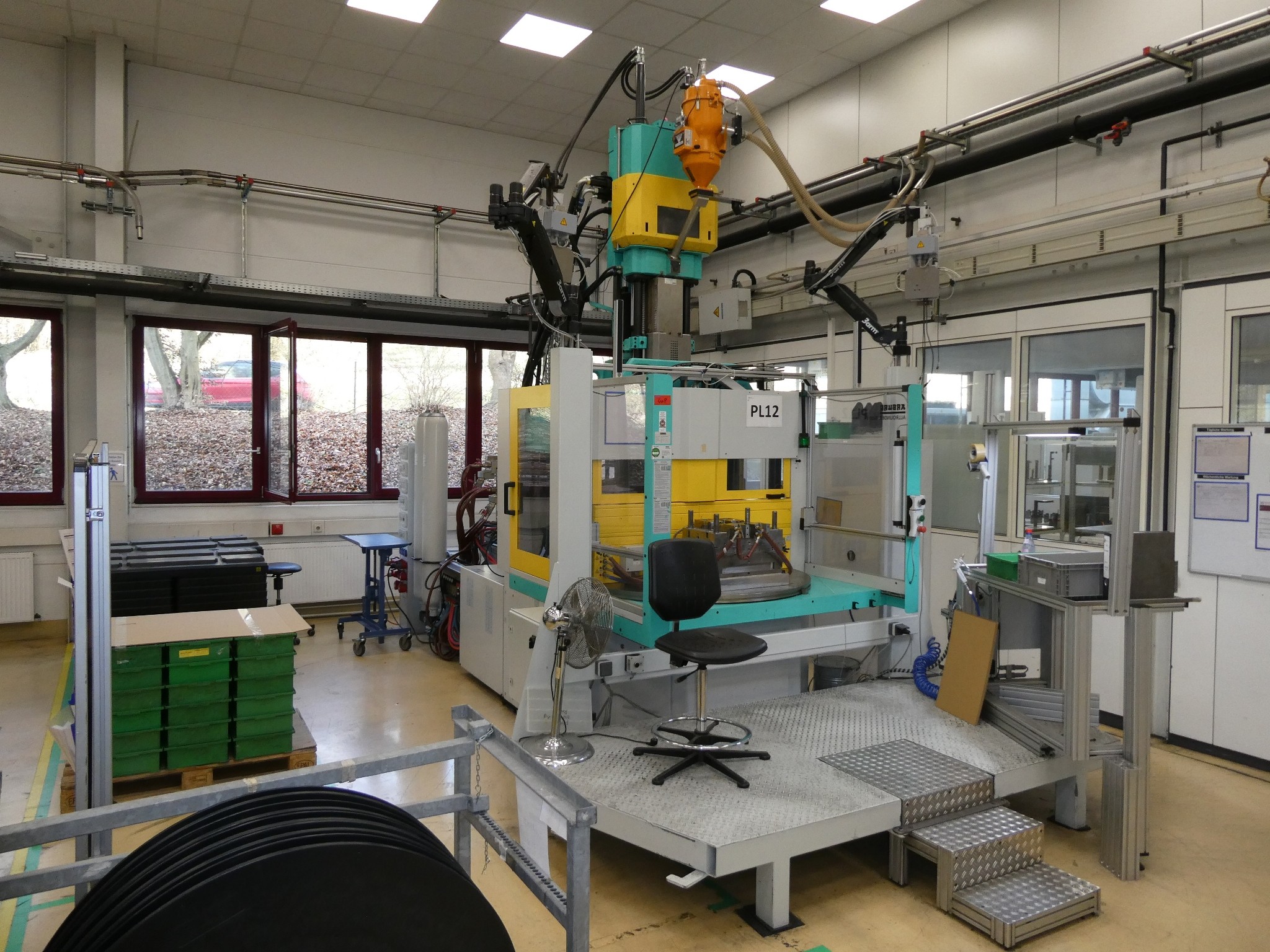 2 aukcje internetowe narzędzi, wykrawarek i urządzeń peryferyjnych-1