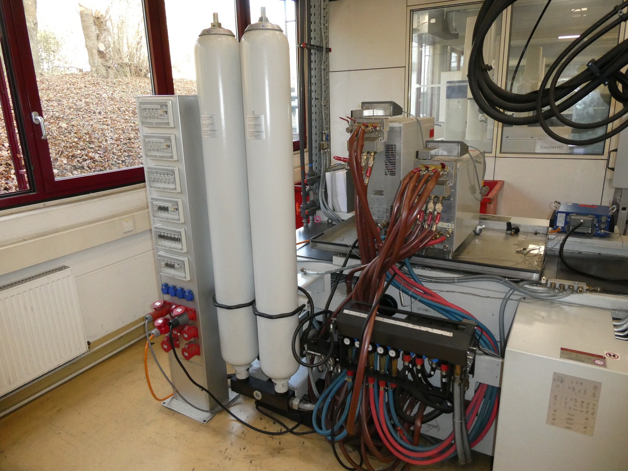 2 aukcje internetowe narzędzi, wykrawarek i urządzeń peryferyjnych-20