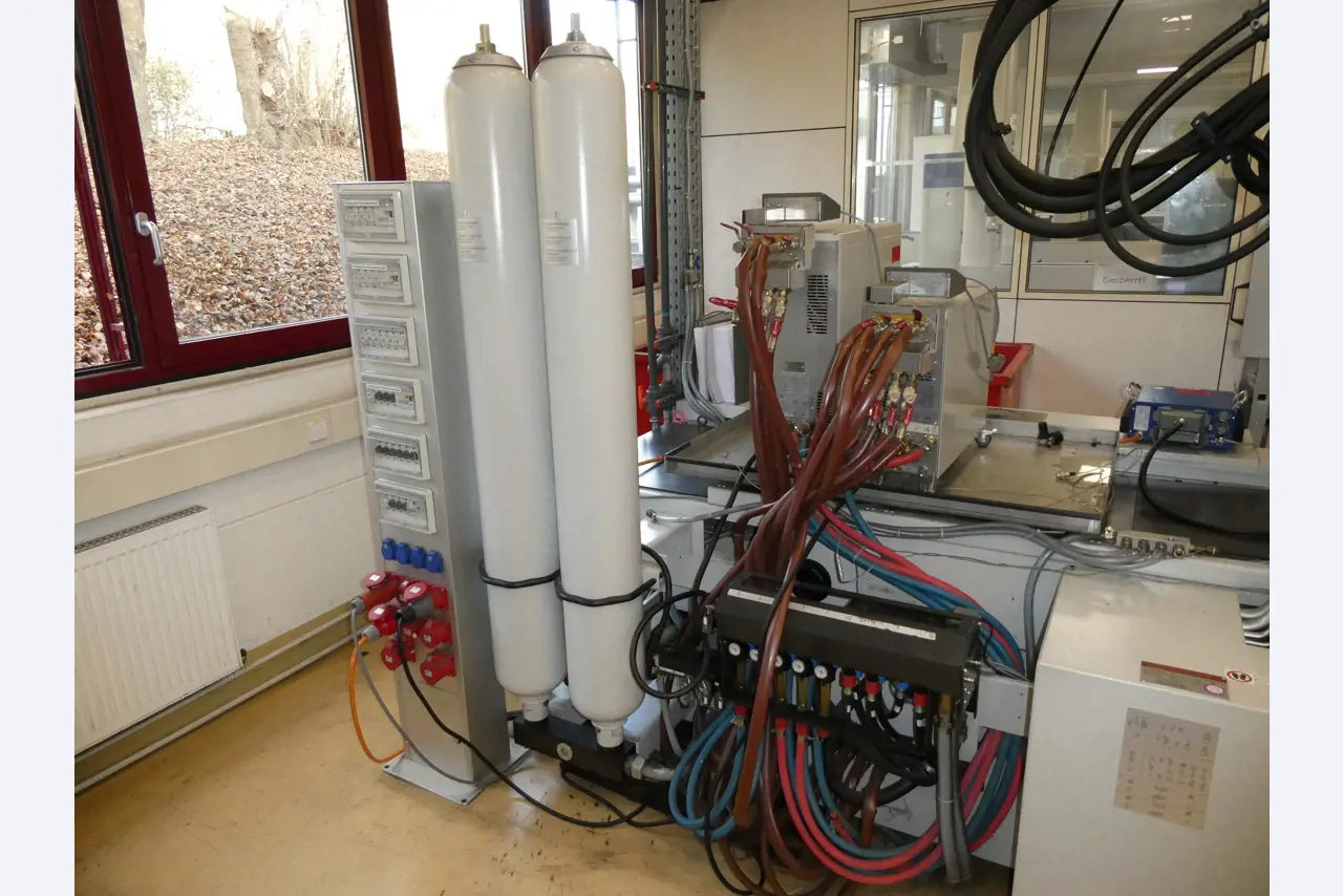 2 Online auctions of tools, punching machines and peripherals-20