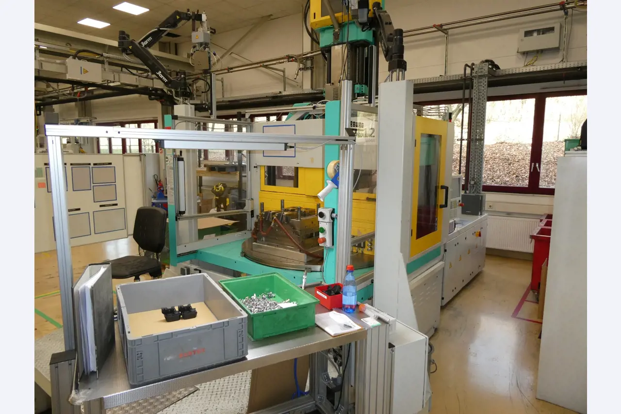 2 Online auctions of tools, punching machines and peripherals-5