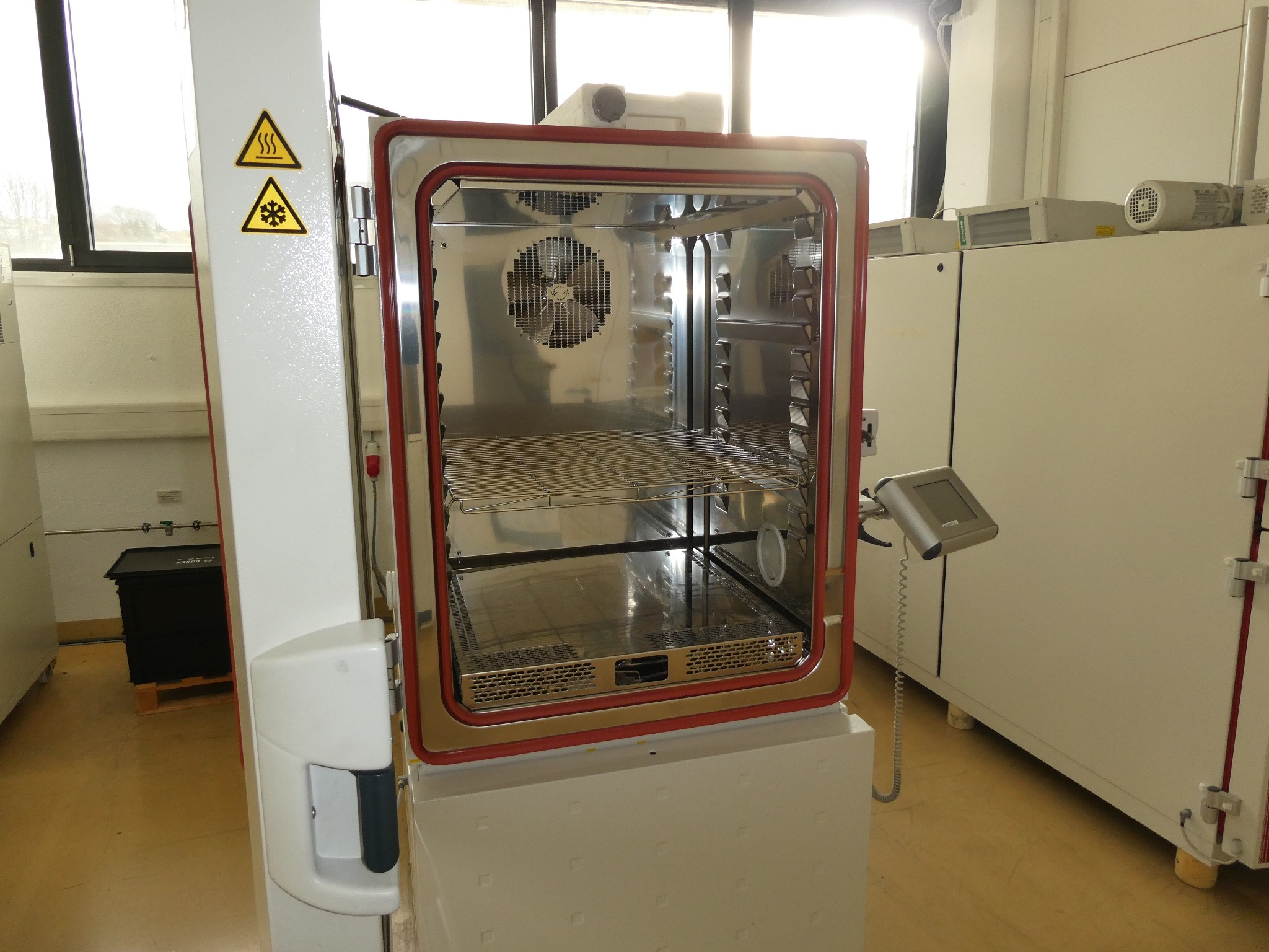 2 online aukce nářadí, děrovacích strojů a periferií-10