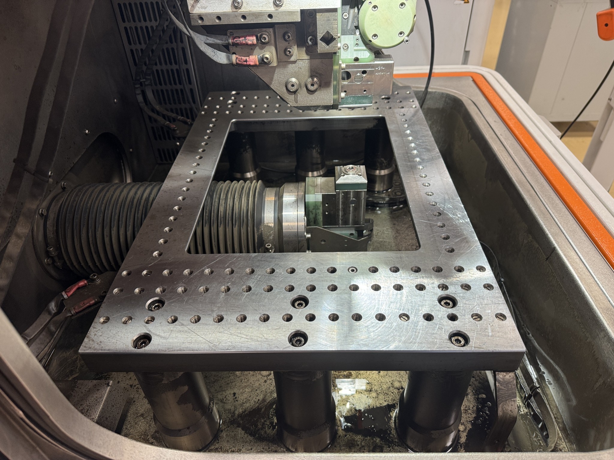 2 ventes aux enchères en ligne de machines-outils, poinçonneuses et périphériques-10