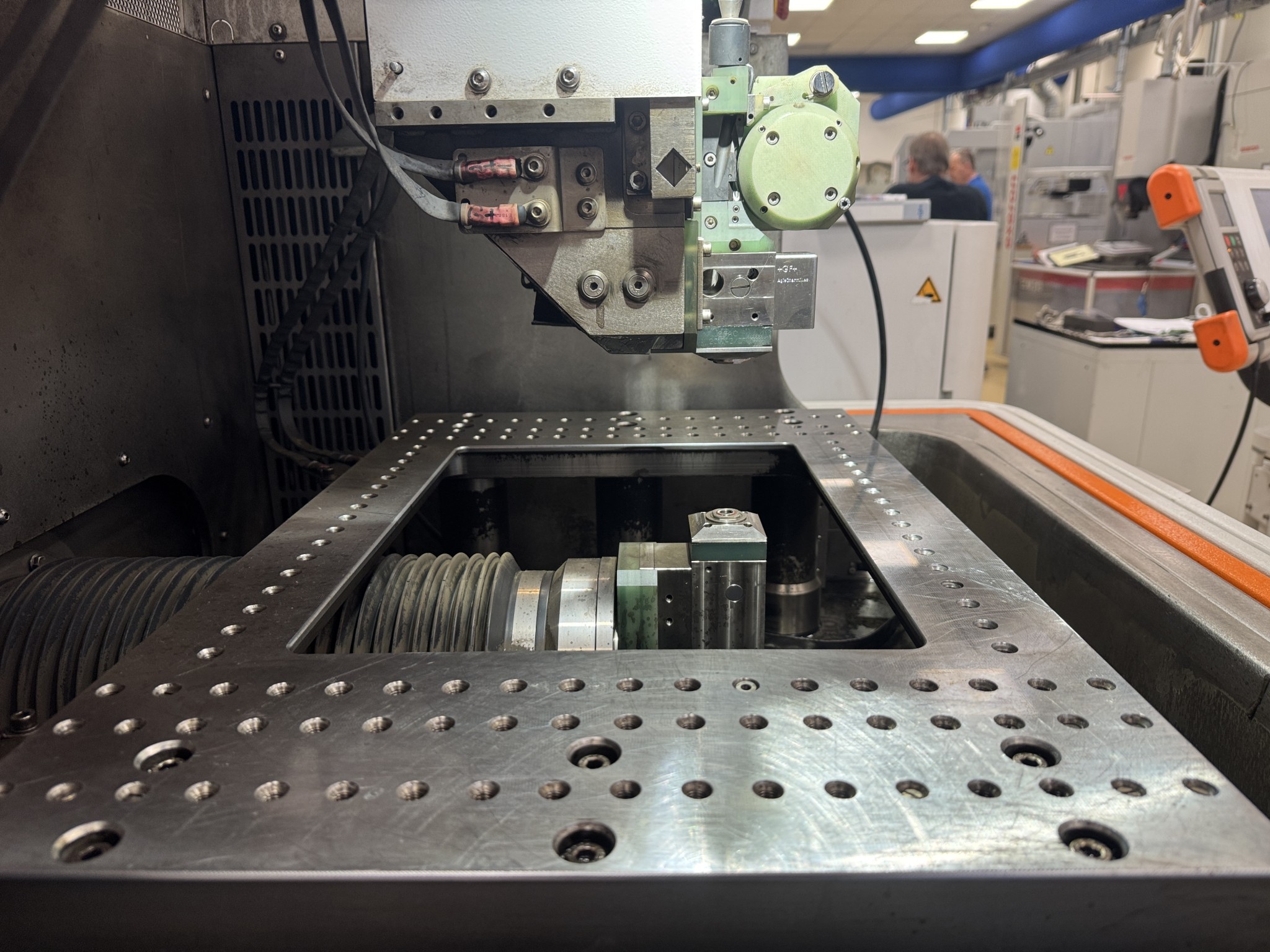 2 ventes aux enchères en ligne de machines-outils, poinçonneuses et périphériques-11