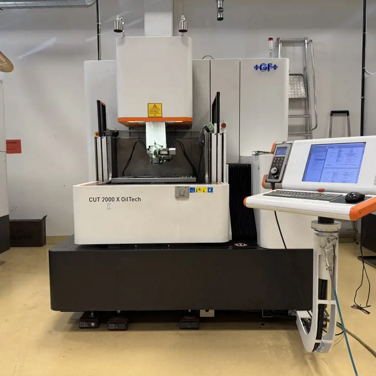 Drahterodiermaschine (EDM) AgieCharmilles CUT 2000 X OilTech