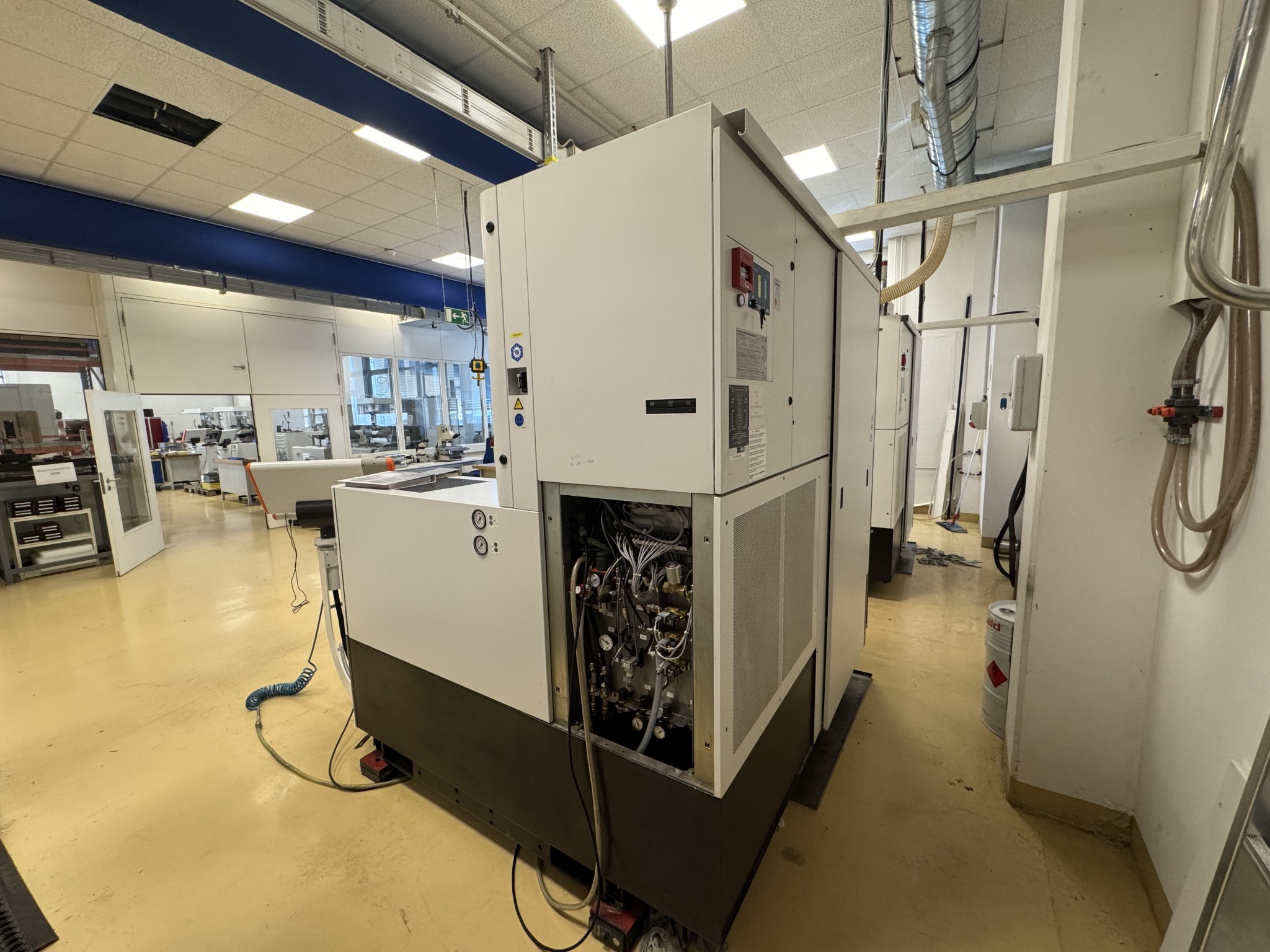 2 ventes aux enchères en ligne de machines-outils, poinçonneuses et périphériques-4