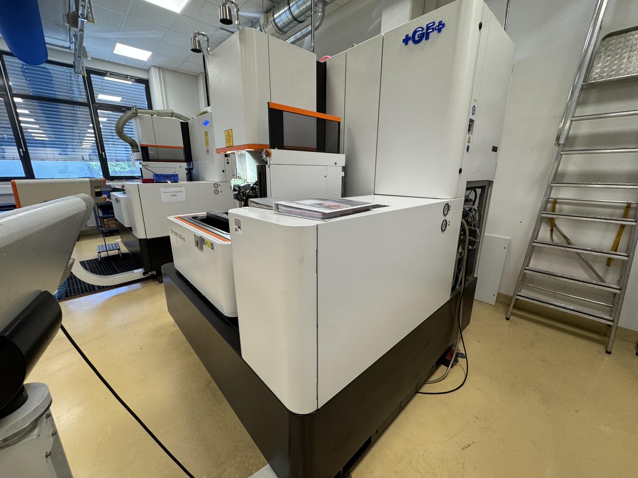 2 ventes aux enchères en ligne de machines-outils, poinçonneuses et périphériques-5