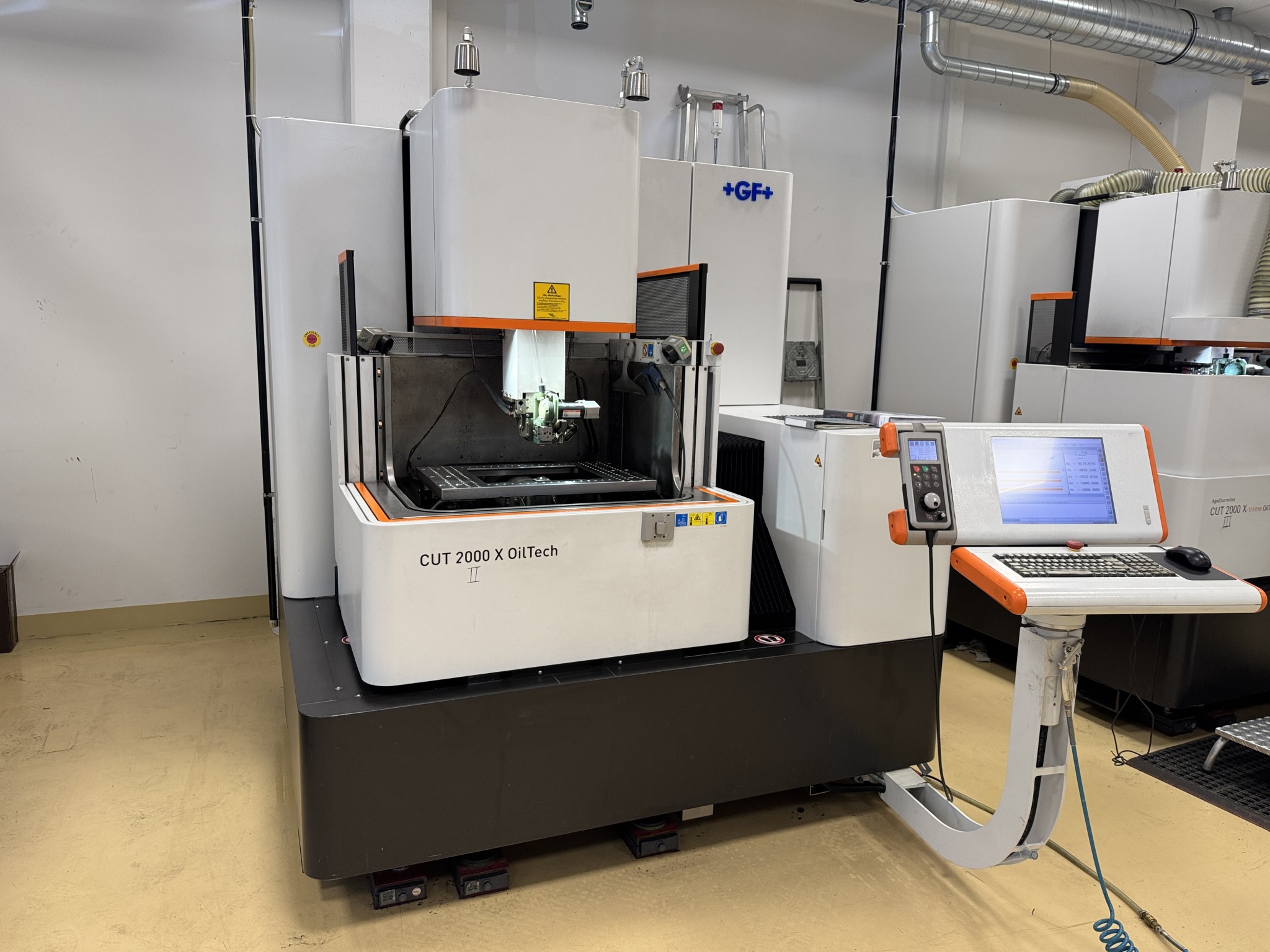 2 ventes aux enchères en ligne de machines-outils, poinçonneuses et périphériques-8