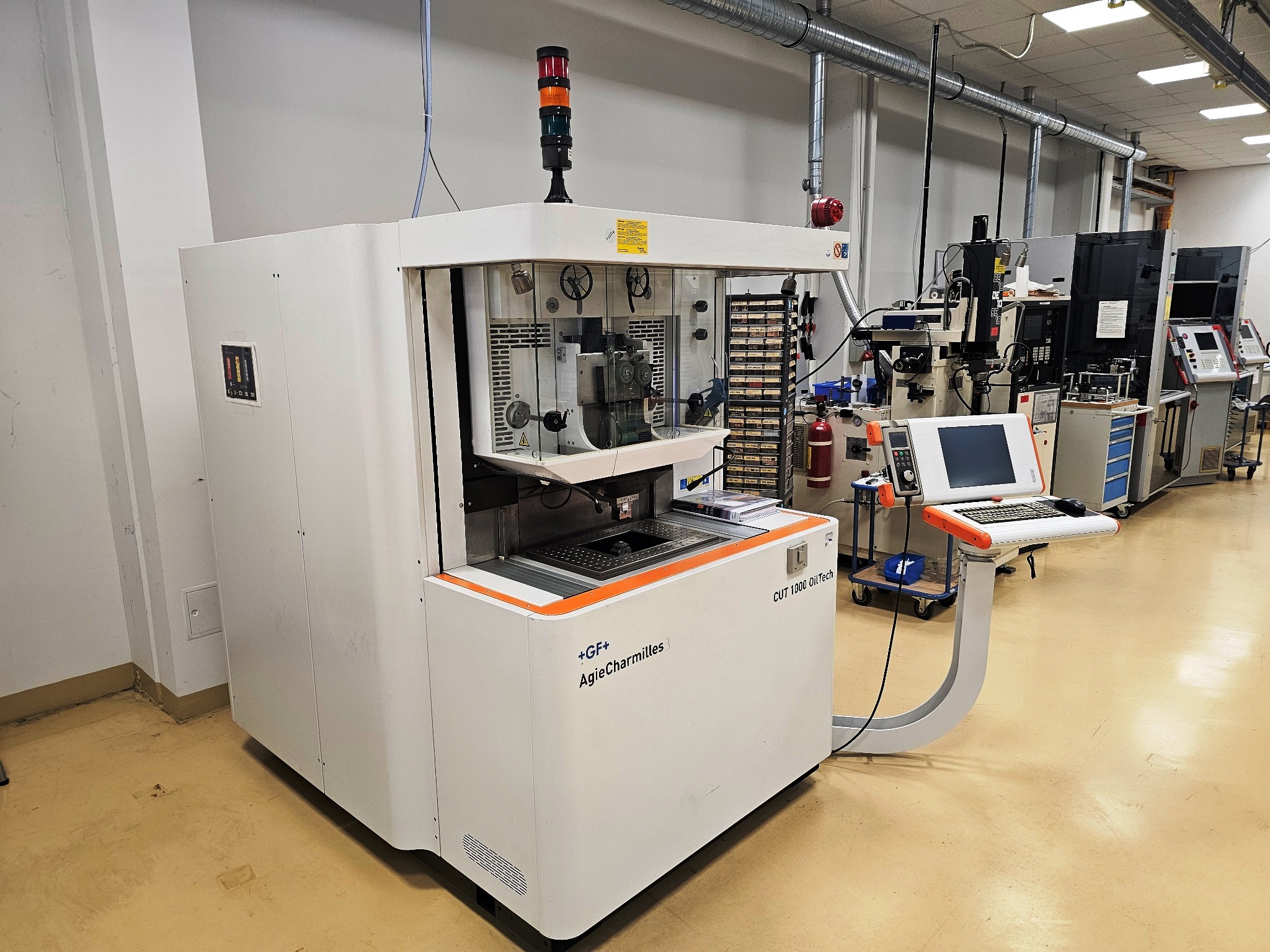 2 ventes aux enchères en ligne de machines-outils, poinçonneuses et périphériques-13