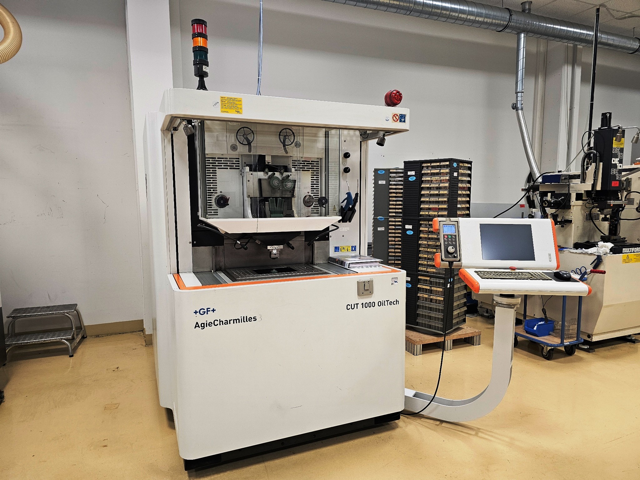 2 ventes aux enchères en ligne de machines-outils, poinçonneuses et périphériques-1