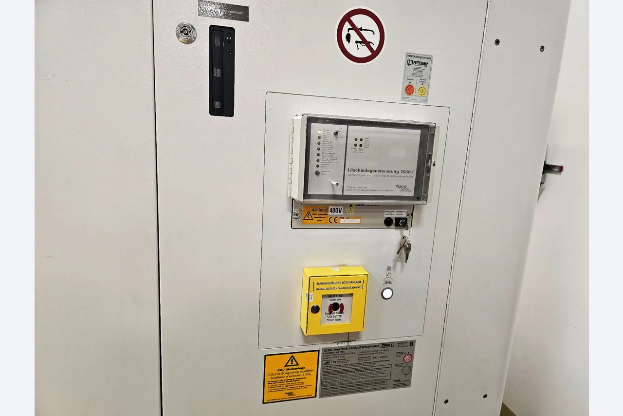 2 Online auctions of tools, punching machines and peripherals-9