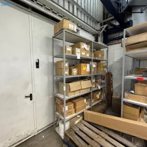 2 Rayonnages à tablettes