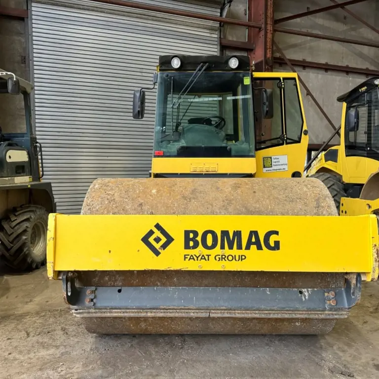 Rodillo de tambor simple Bomag BW 213 DH-4i Plus