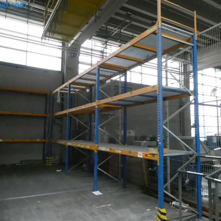 Heavy-duty pallet racking