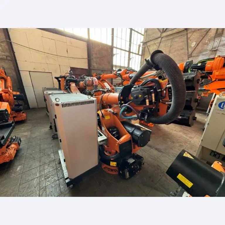 Robots, máquinas industriales y mercancías de Vulcast/Foundry-11