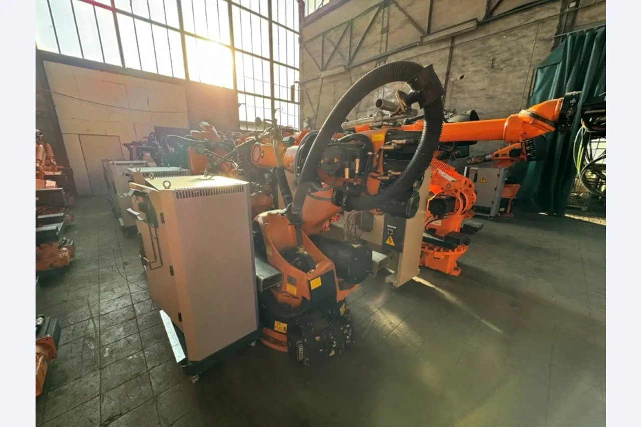 Robots, máquinas industriales y mercancías de Vulcast/Foundry-2