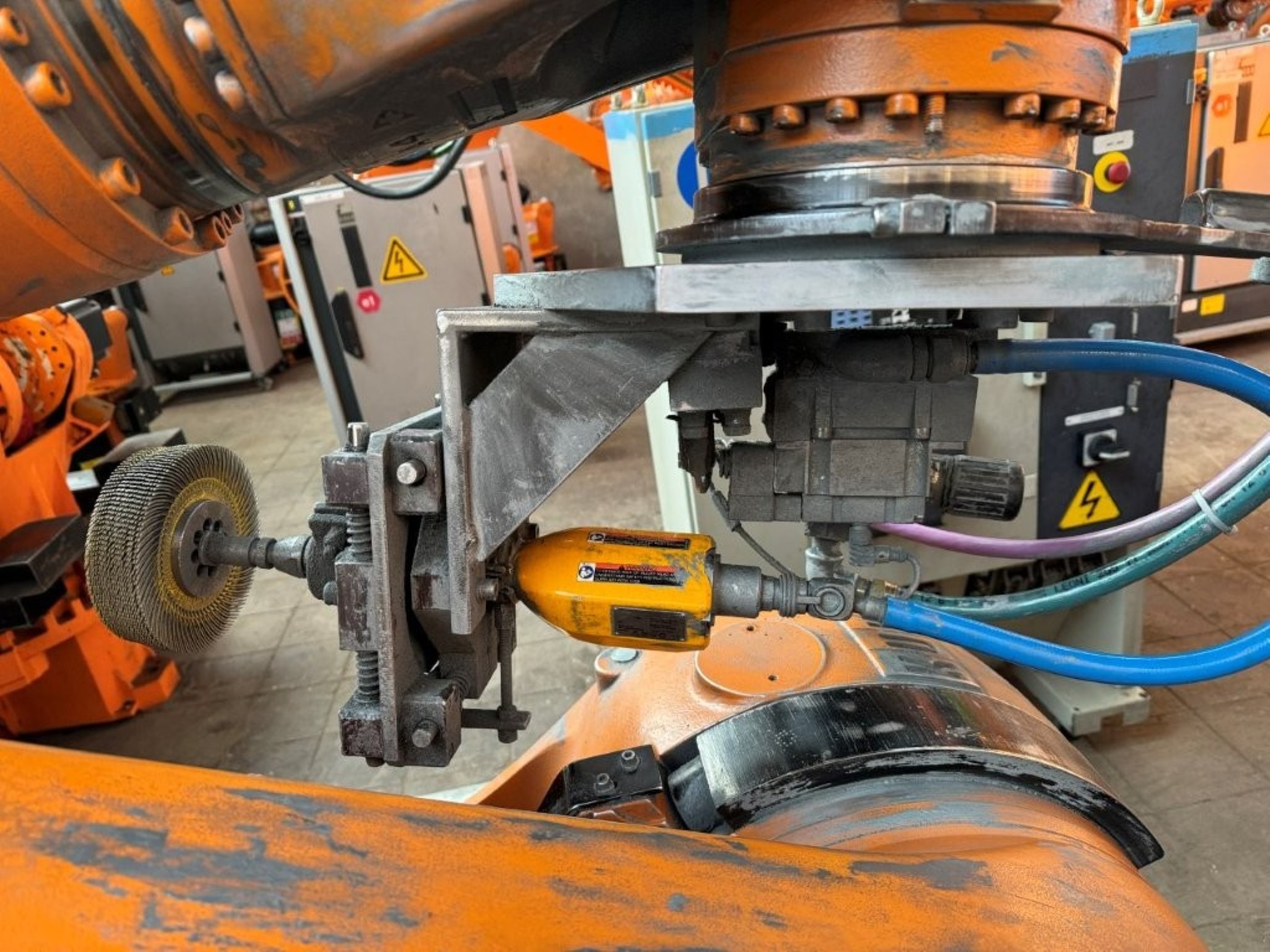 Roboty, maszyny przemysłowe i towary od Vulcast/Foundry-3