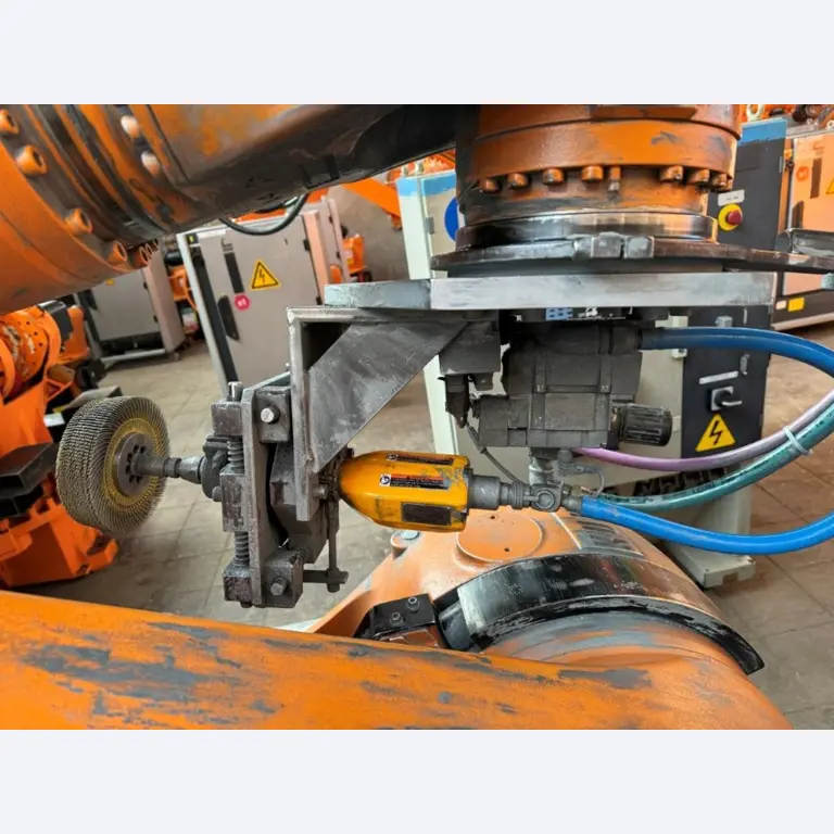 Robots, máquinas industriales y mercancías de Vulcast/Foundry-3
