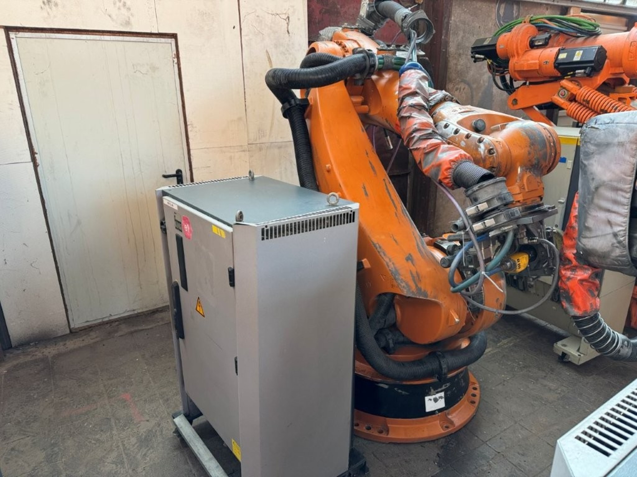 Roboty, maszyny przemysłowe i towary od Vulcast/Foundry-4