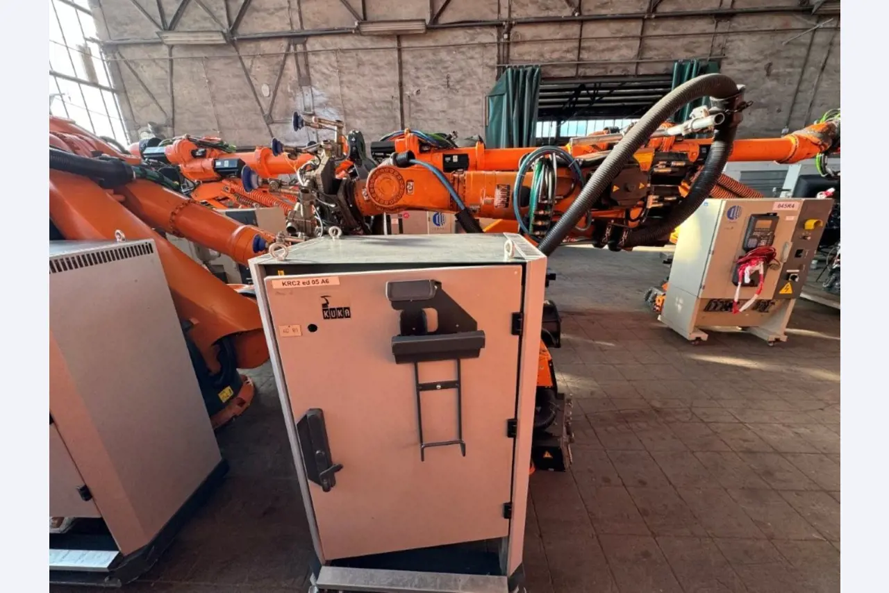 Robots, máquinas industriales y mercancías de Vulcast/Foundry-6