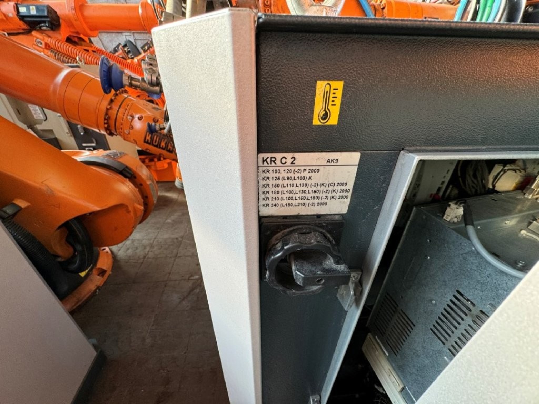 Roboty, maszyny przemysłowe i towary od Vulcast/Foundry-7