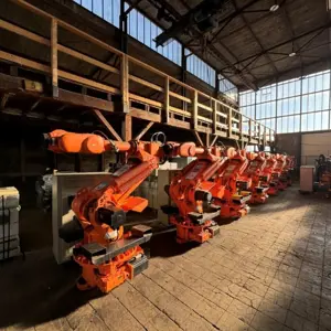 1 Posten Robots industriels à 6 axes (9 unités) Comau