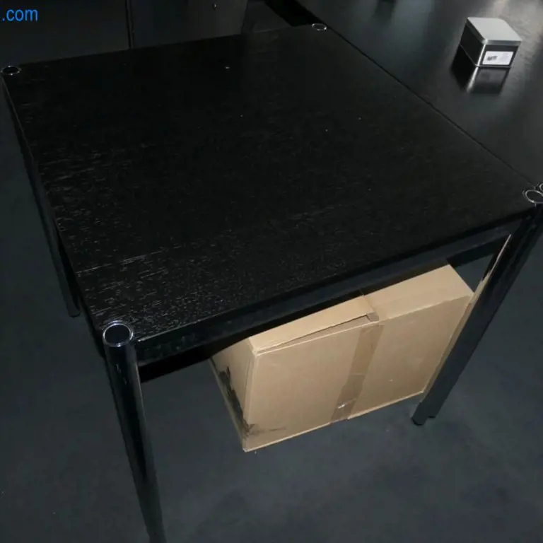2 Desks USM Haller
